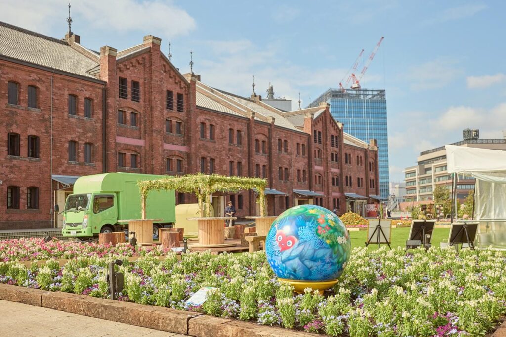 横浜赤レンガ倉庫にて『FLOWER GARDEN 2026』が4月19日まで開催中！色とりどりの花と、様々なフードが楽し…